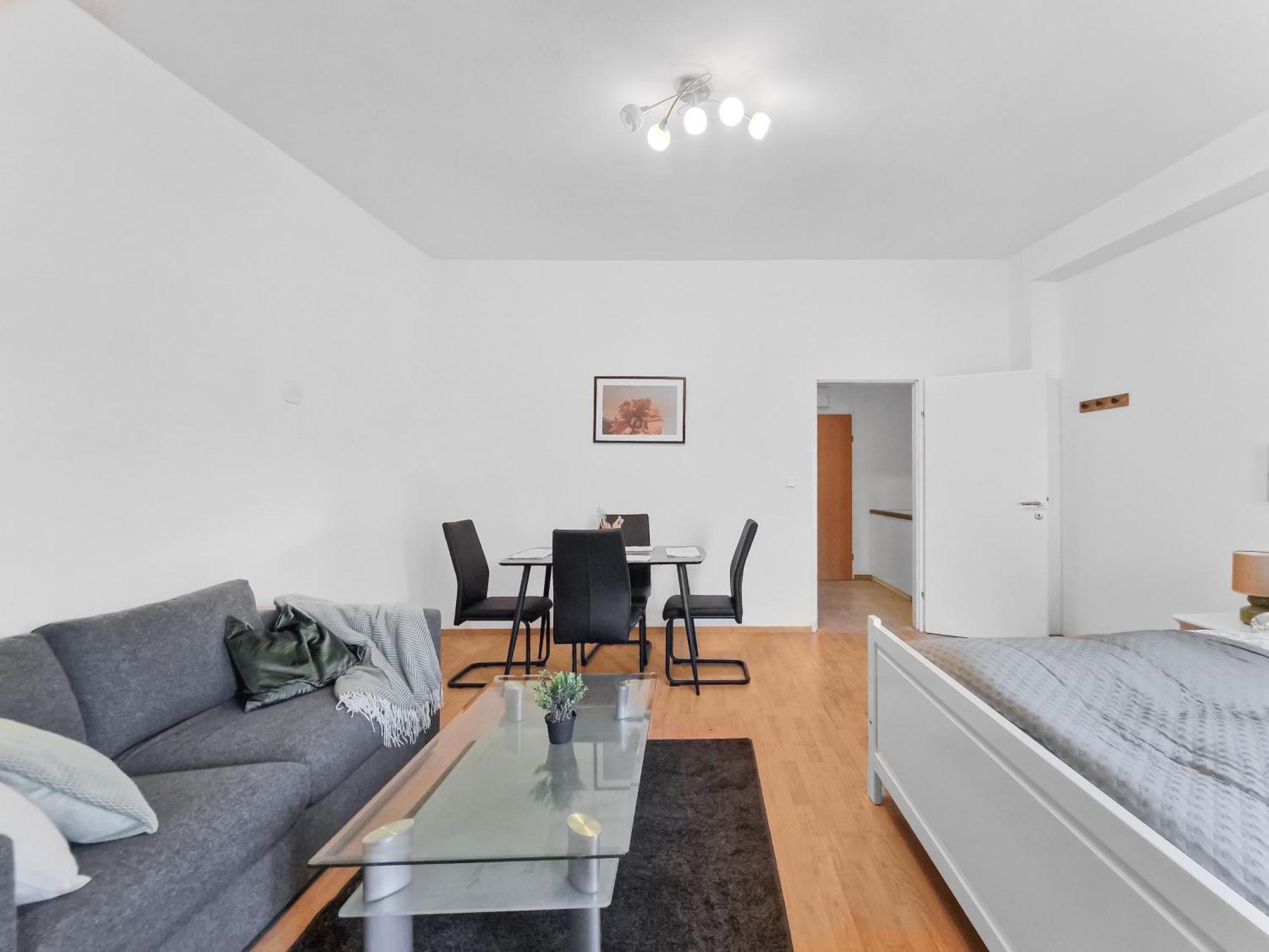 View 2 Bedroom For 4 Apartment *